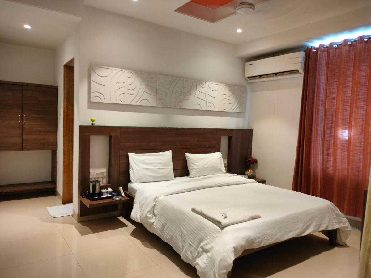 Hotel Season 4 -3-Star Hotel Sāngli 外观 照片