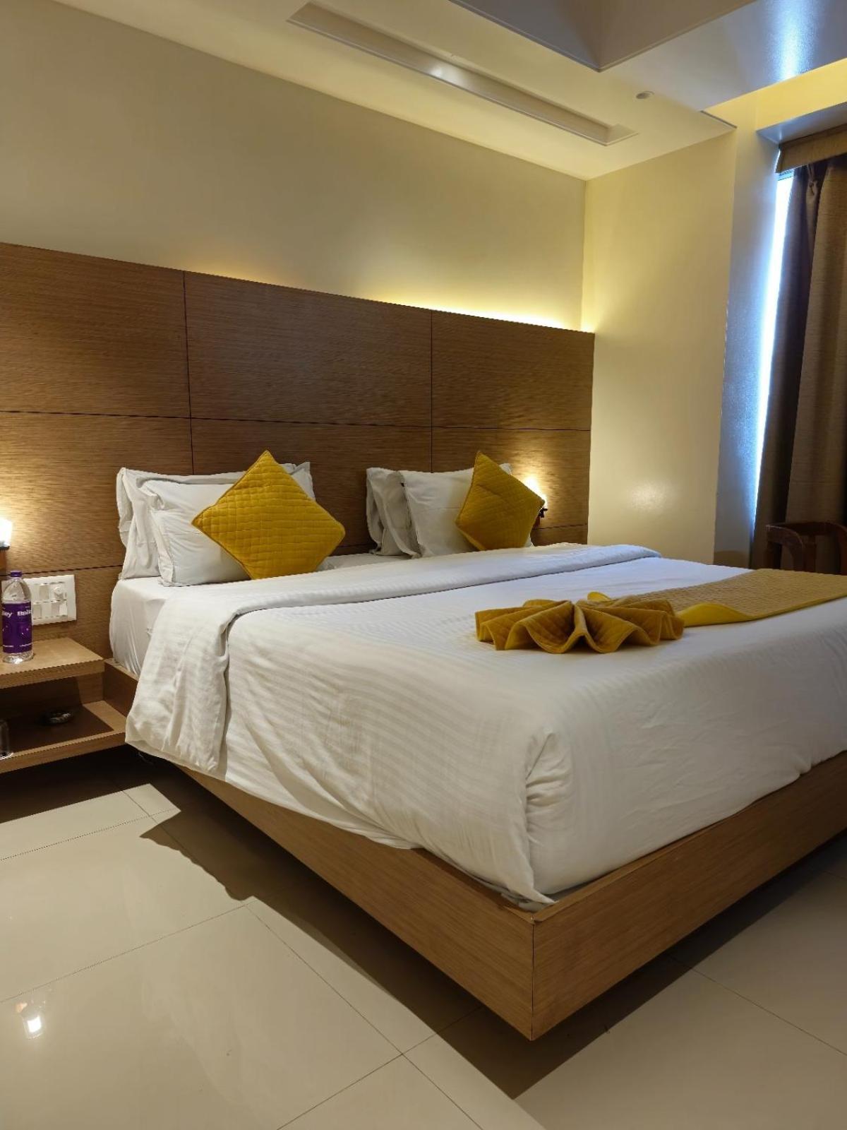 Hotel Season 4 -3-Star Hotel Sāngli 外观 照片